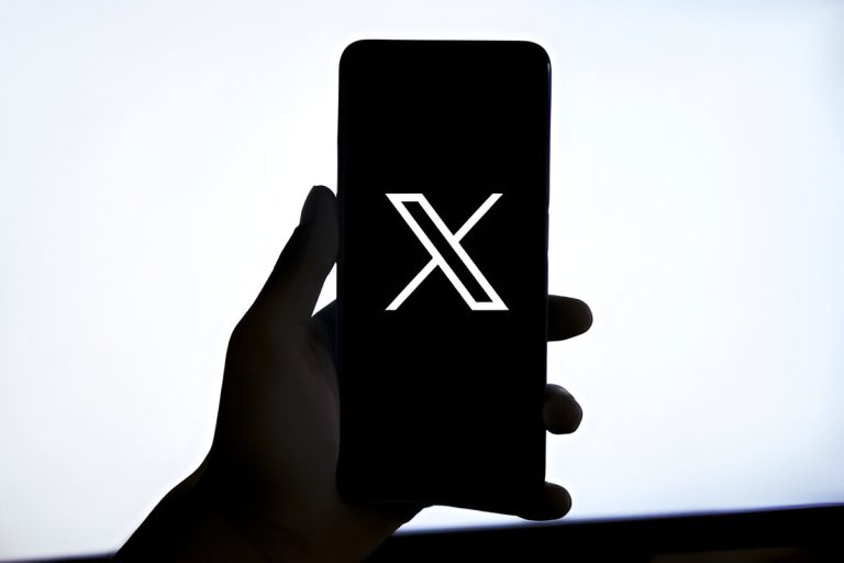 Twitter/X notification prompting payment for posting access